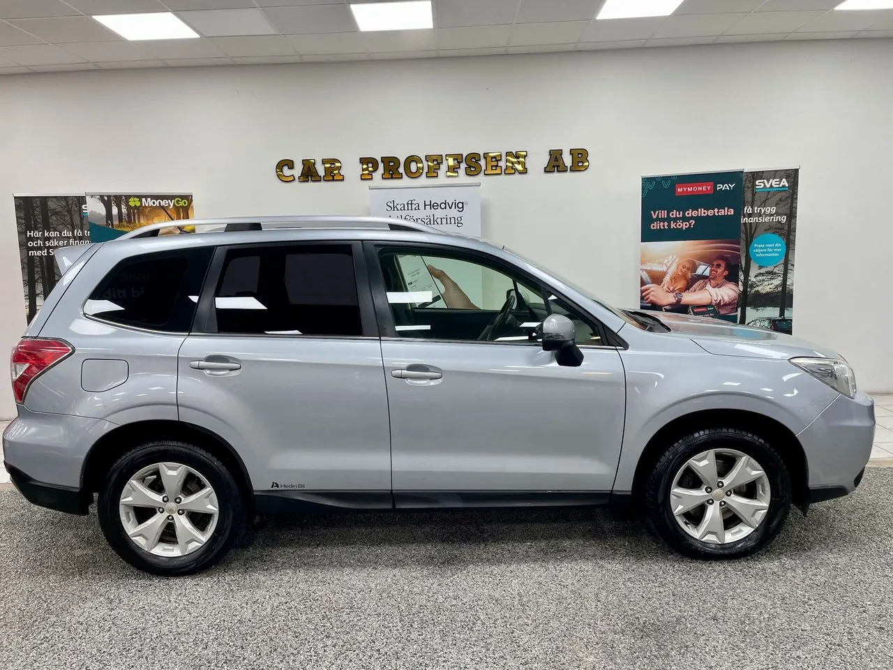 Vehicle image 16
