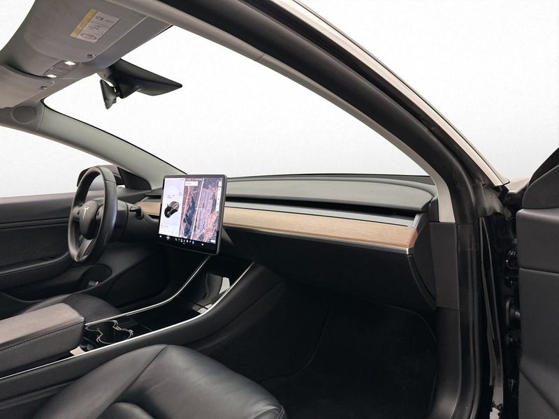 Tesla Model 3 bild 26
