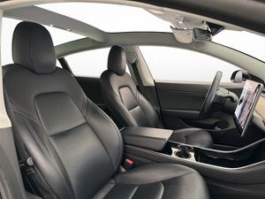 Tesla Model 3 bild 17