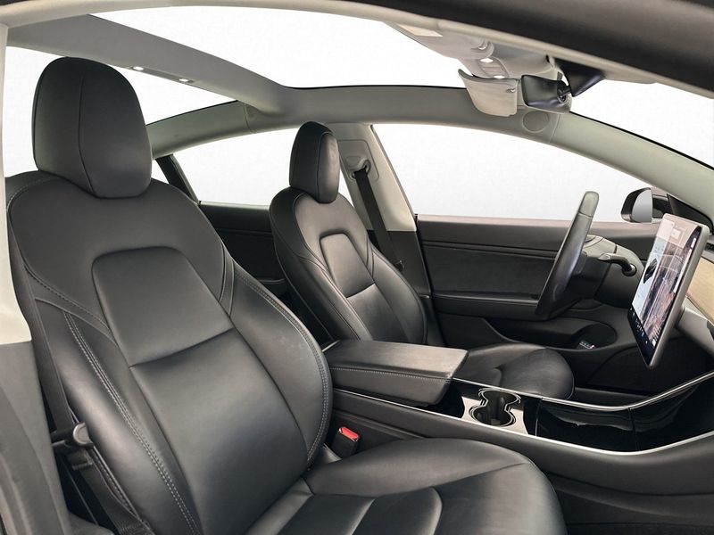 Tesla Model 3 bild 17