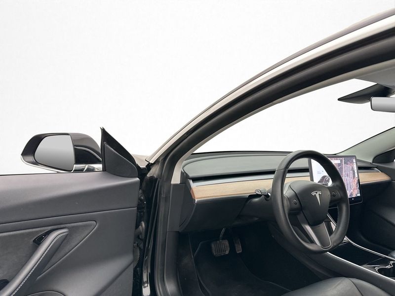 Tesla Model 3 bild 33