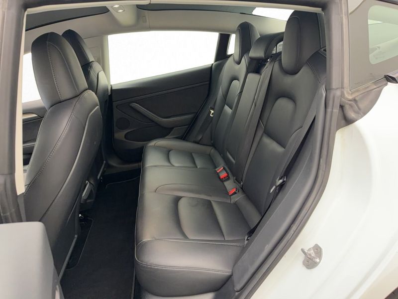 Tesla Model 3 bild 18