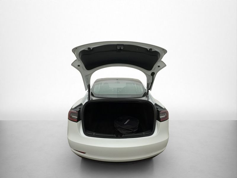 Tesla Model 3 bild 11