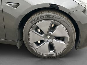 Tesla Model 3 bild 32