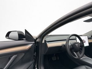 Tesla Model 3 bild 33