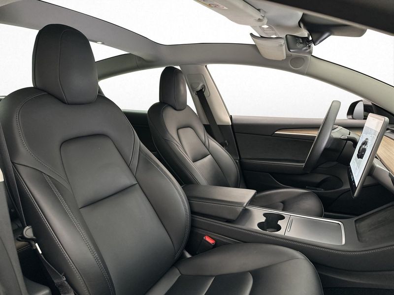 Tesla Model 3 bild 17