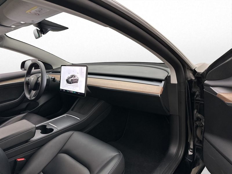 Tesla Model 3 bild 18
