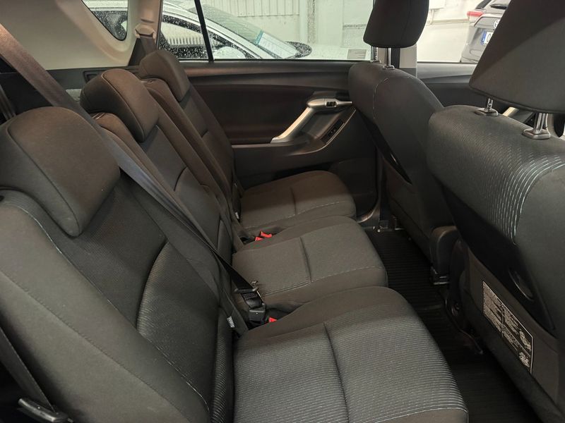 Toyota Verso bild 18