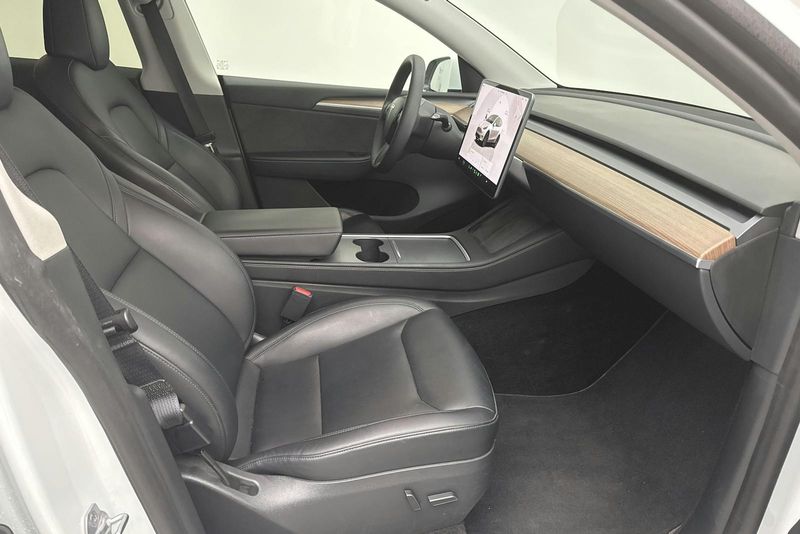 Tesla Model Y bild 7