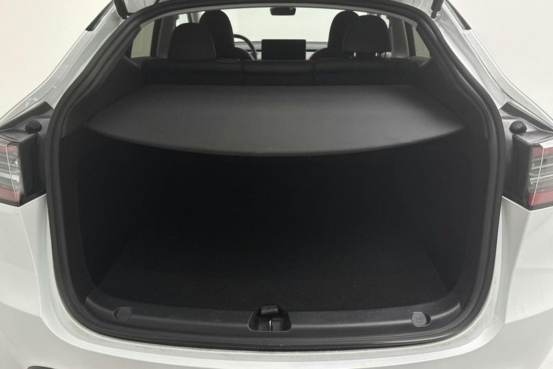 Tesla Model Y bild 9