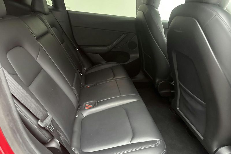 Tesla Model Y bild 8