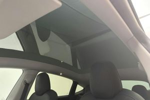 Tesla Model Y bild 15