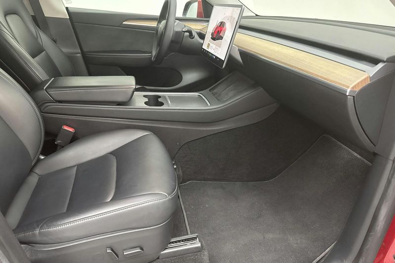 Tesla Model Y bild 7