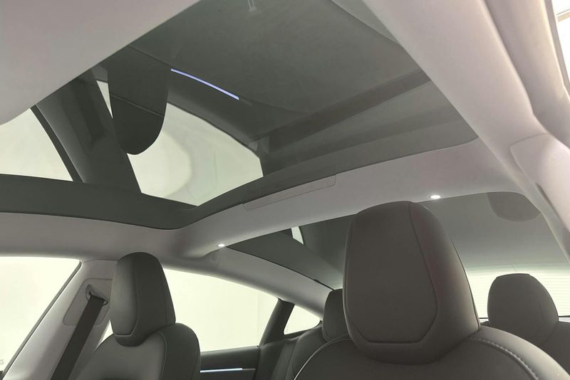 Tesla Model 3 bild 15