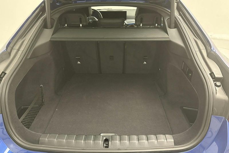 BMW i4 bild 9