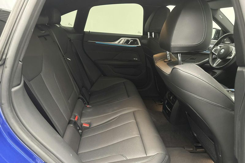 BMW i4 bild 8