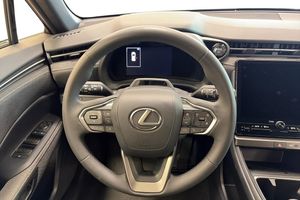 Lexus LBX bild 9
