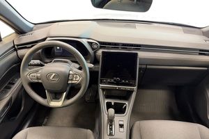 Lexus LBX bild 8