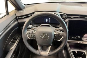 Lexus LBX bild 9
