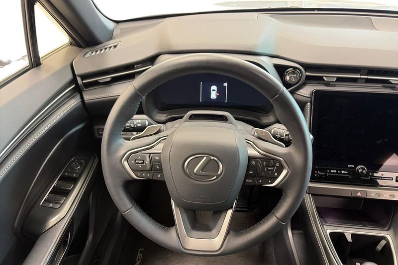 Lexus LBX bild 9