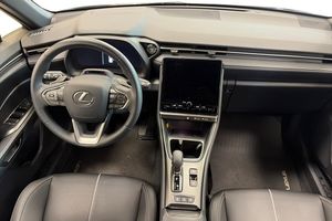 Lexus LBX bild 8