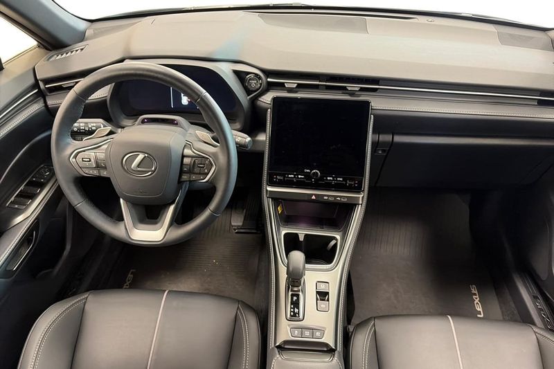 Lexus LBX bild 8