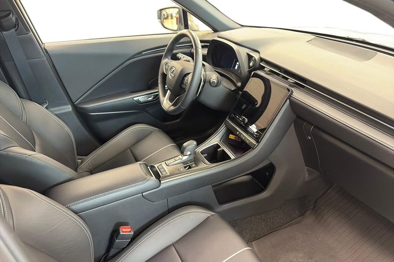 Lexus LBX bild 6