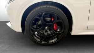 Alfa Romeo Stelvio bild 9
