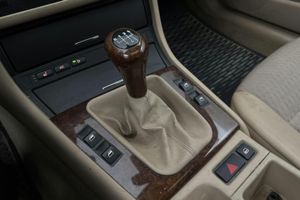 BMW 323 bild 14