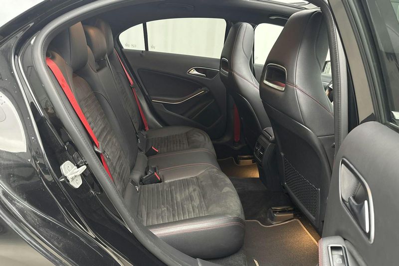Mercedes A45 AMG bild 8