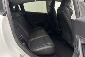 Tesla Model Y bild 8