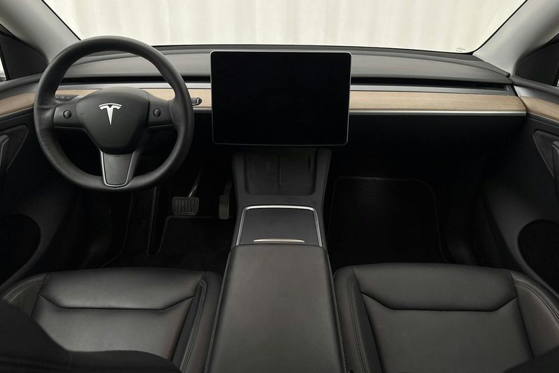 Tesla Model Y bild 6