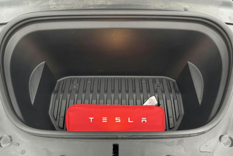 Tesla Model Y bild 9
