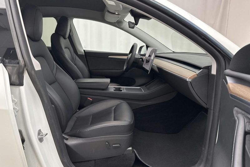 Tesla Model Y bild 7