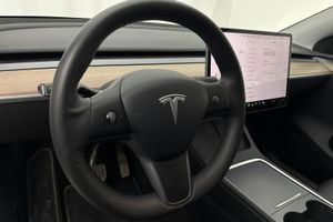 Tesla Model Y bild 19