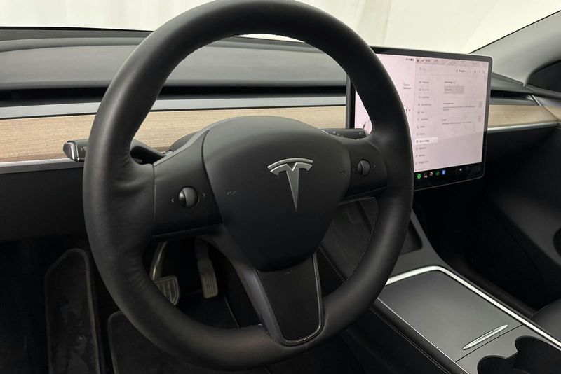 Tesla Model Y bild 19