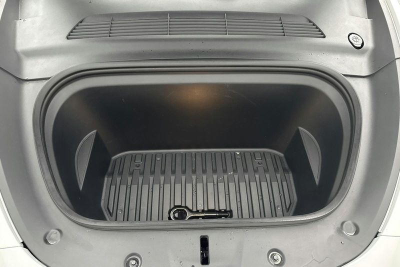 Tesla Model Y bild 9
