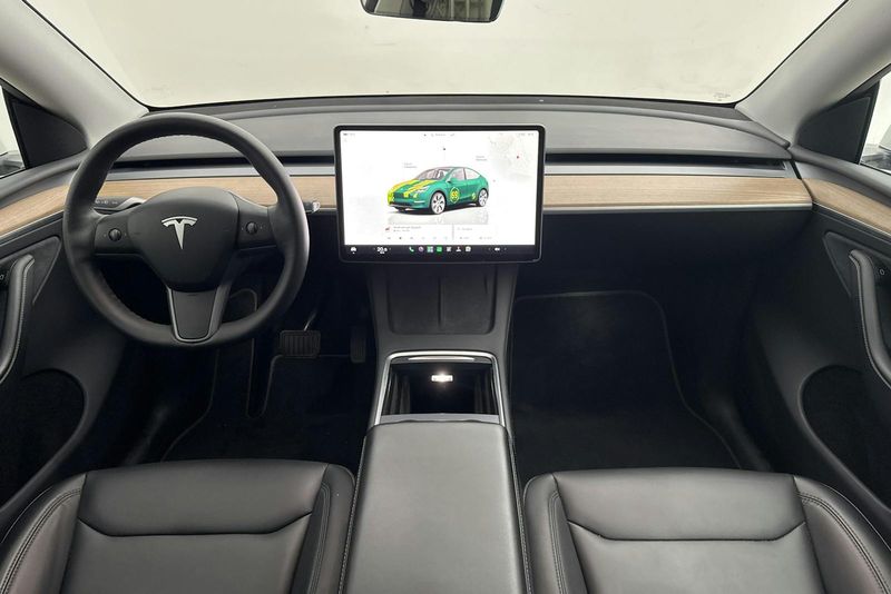 Tesla Model Y bild 6