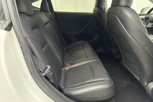 Tesla Model Y bild 8