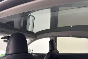 Tesla Model Y bild 17