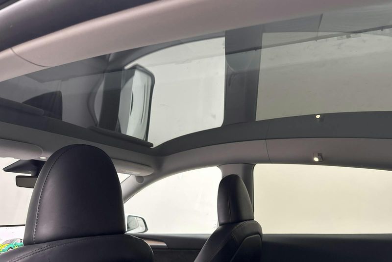 Tesla Model Y bild 17