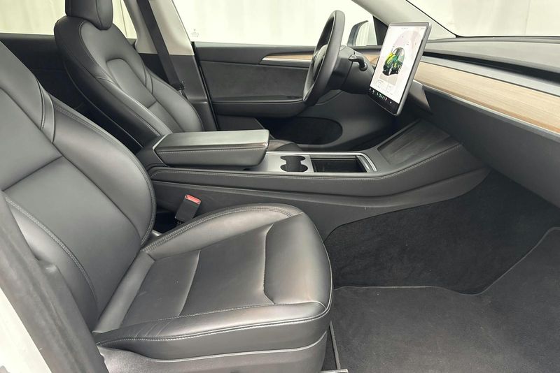 Tesla Model Y bild 7