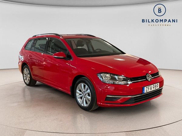 Volkswagen Golf 110hk Sportscombi CarPlay P-sensorer Låga mil - 2018