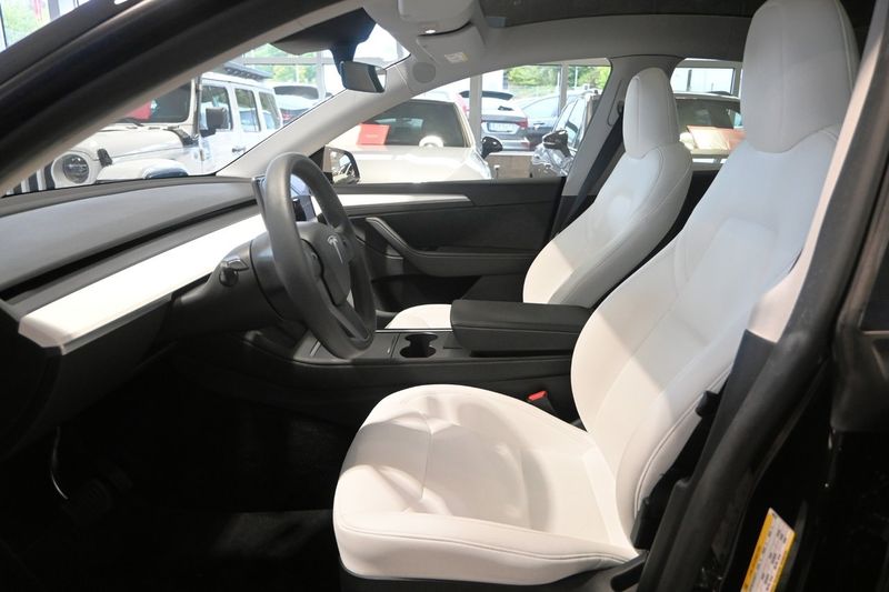 Tesla Model Y bild 8