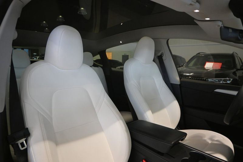 Tesla Model Y bild 12