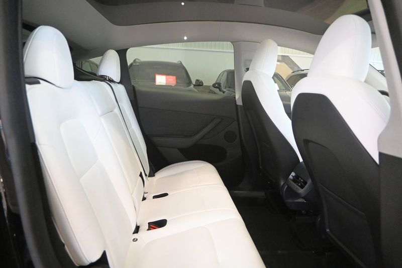 Tesla Model Y bild 14