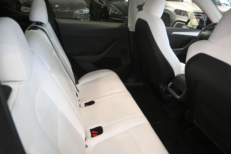 Tesla Model Y bild 13