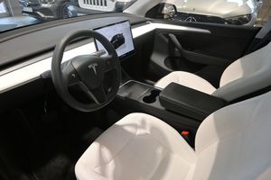 Tesla Model Y bild 7