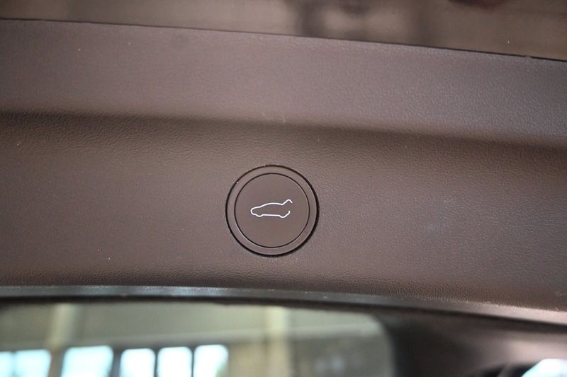 Tesla Model Y bild 17