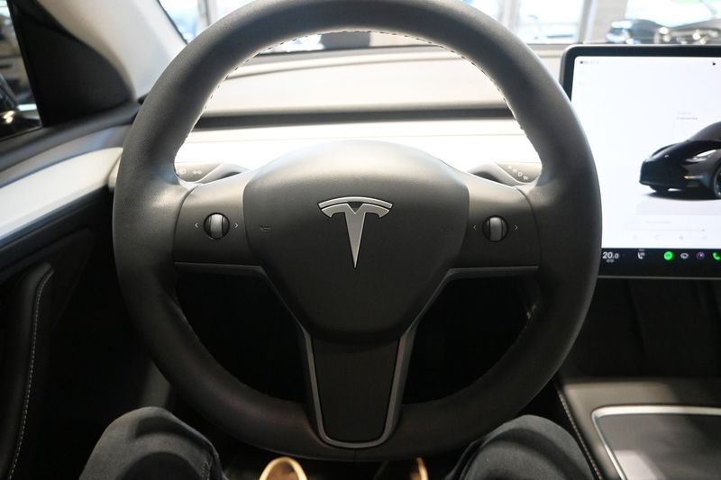 Tesla Model Y bild 18